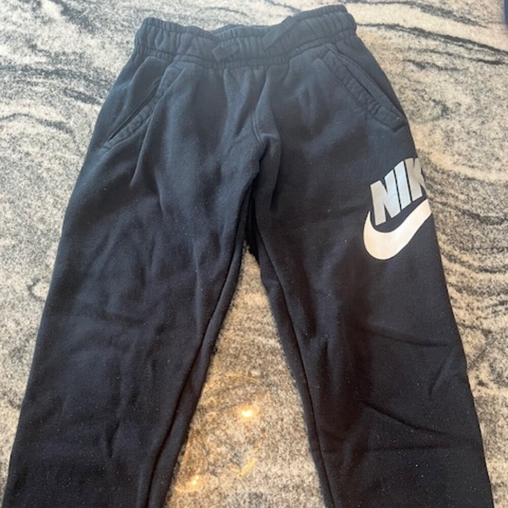 Nike Jogger Sweatpants Boys Size S Black Fleece Futura Logo Standard Fit